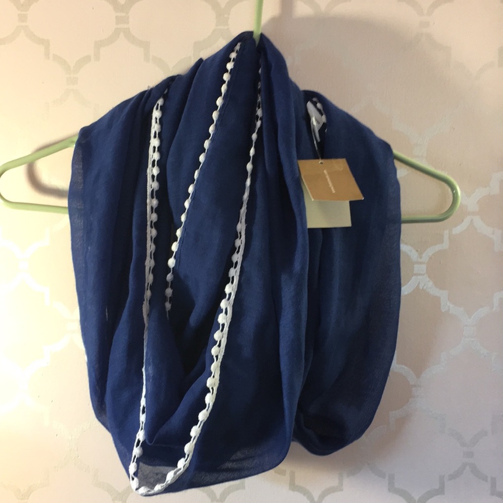 Francesca infinity scarf NWT